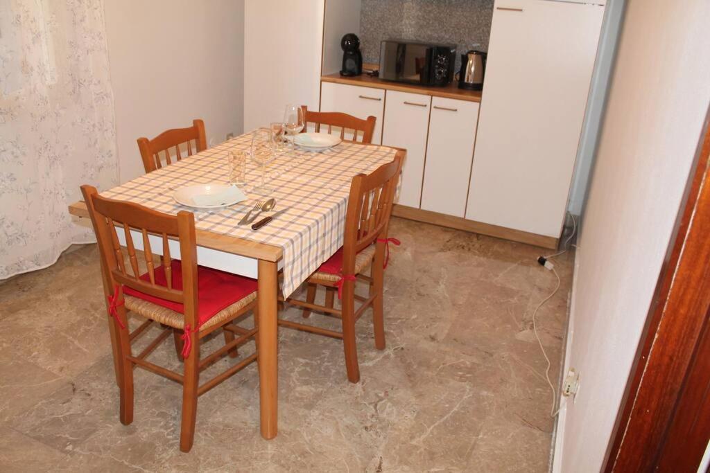 Casa Bilocale In Centro Vicino Stazione Appartement Voghera Buitenkant foto