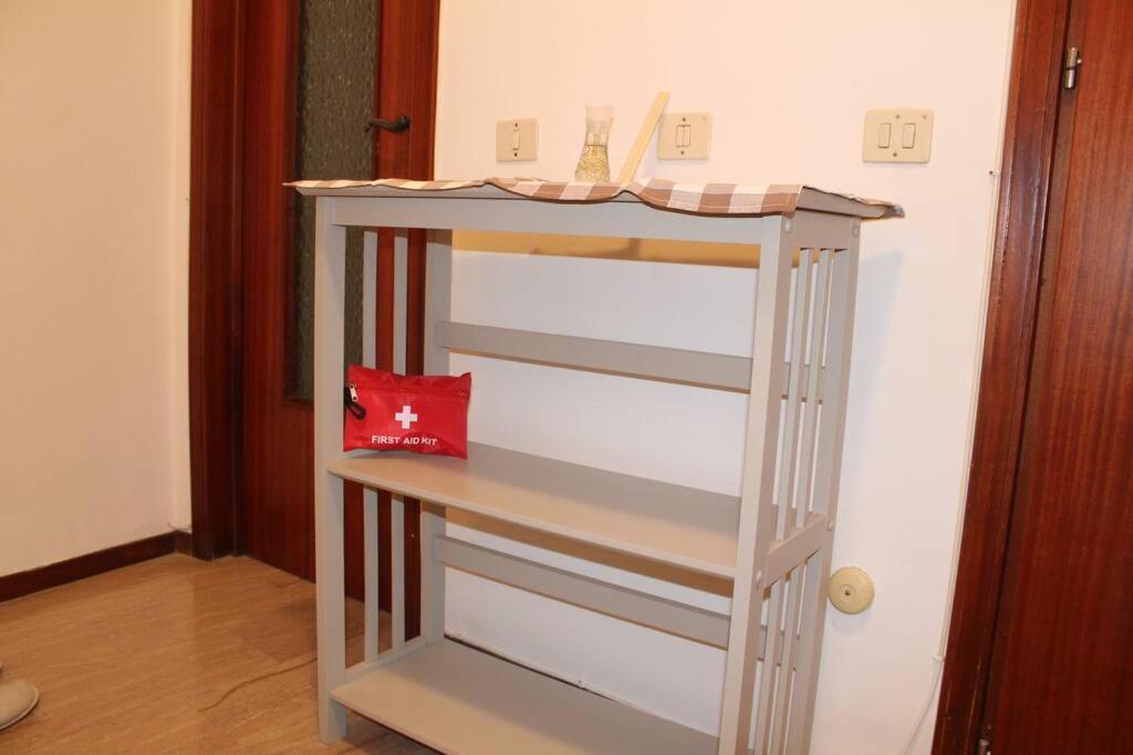 Casa Bilocale In Centro Vicino Stazione Appartement Voghera Buitenkant foto