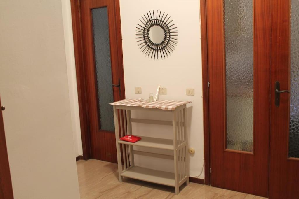 Casa Bilocale In Centro Vicino Stazione Appartement Voghera Buitenkant foto