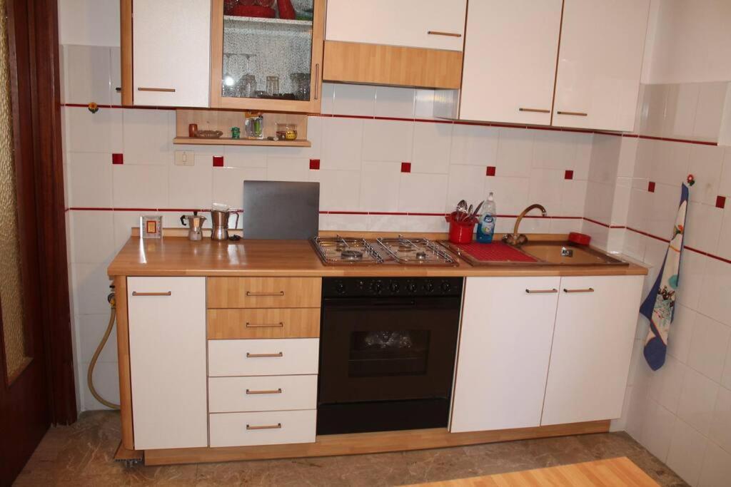 Casa Bilocale In Centro Vicino Stazione Appartement Voghera Buitenkant foto